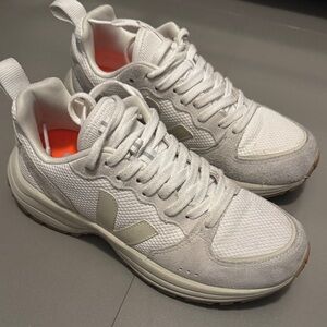 Veja Sneakers Cream size 39